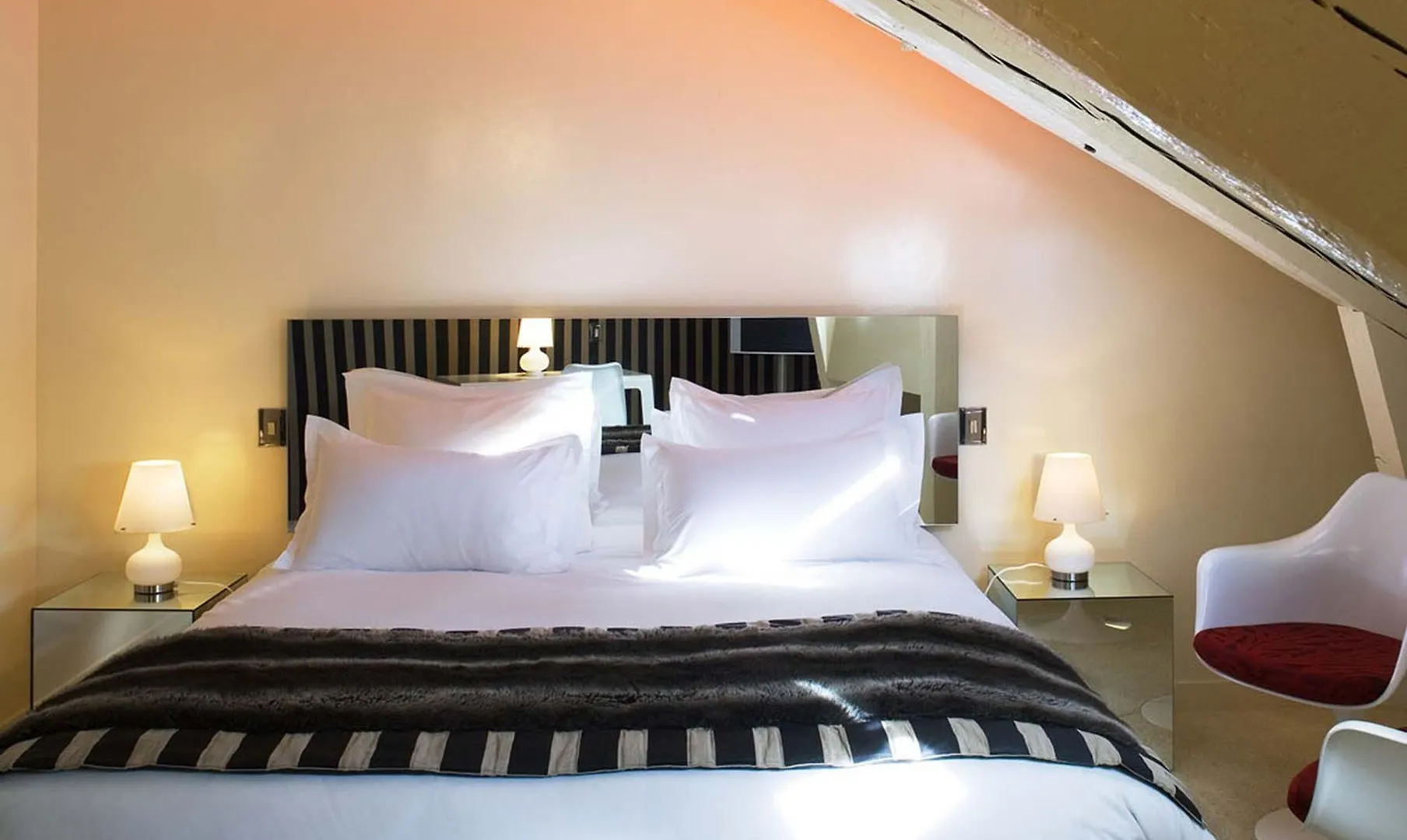 Otel Du Petit Moulin, Haute Couture By Lacroix 4*