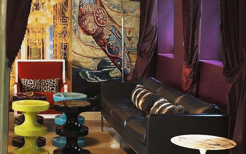 Otel Du Petit Moulin, Haute Couture By Lacroix 4*