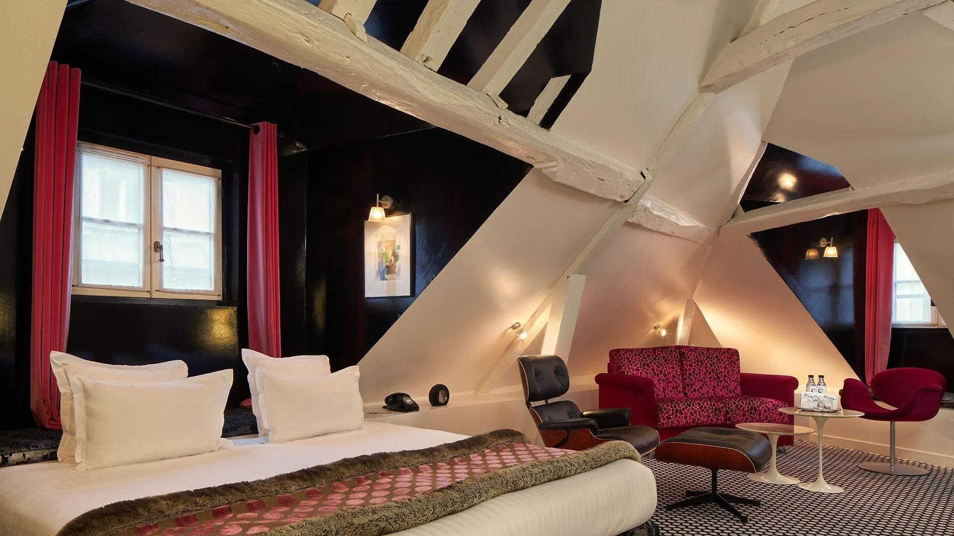 Du Petit Moulin, Haute Couture By Lacroix 4* Paris