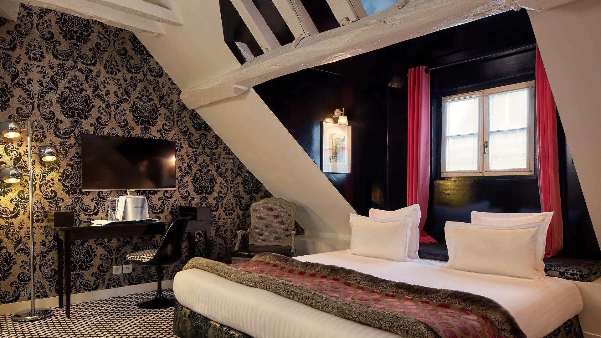 Du Petit Moulin Hotel 4*