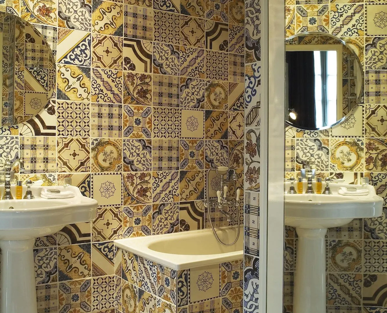 Hotel Du Petit Moulin, Haute Couture By Lacroix 4*