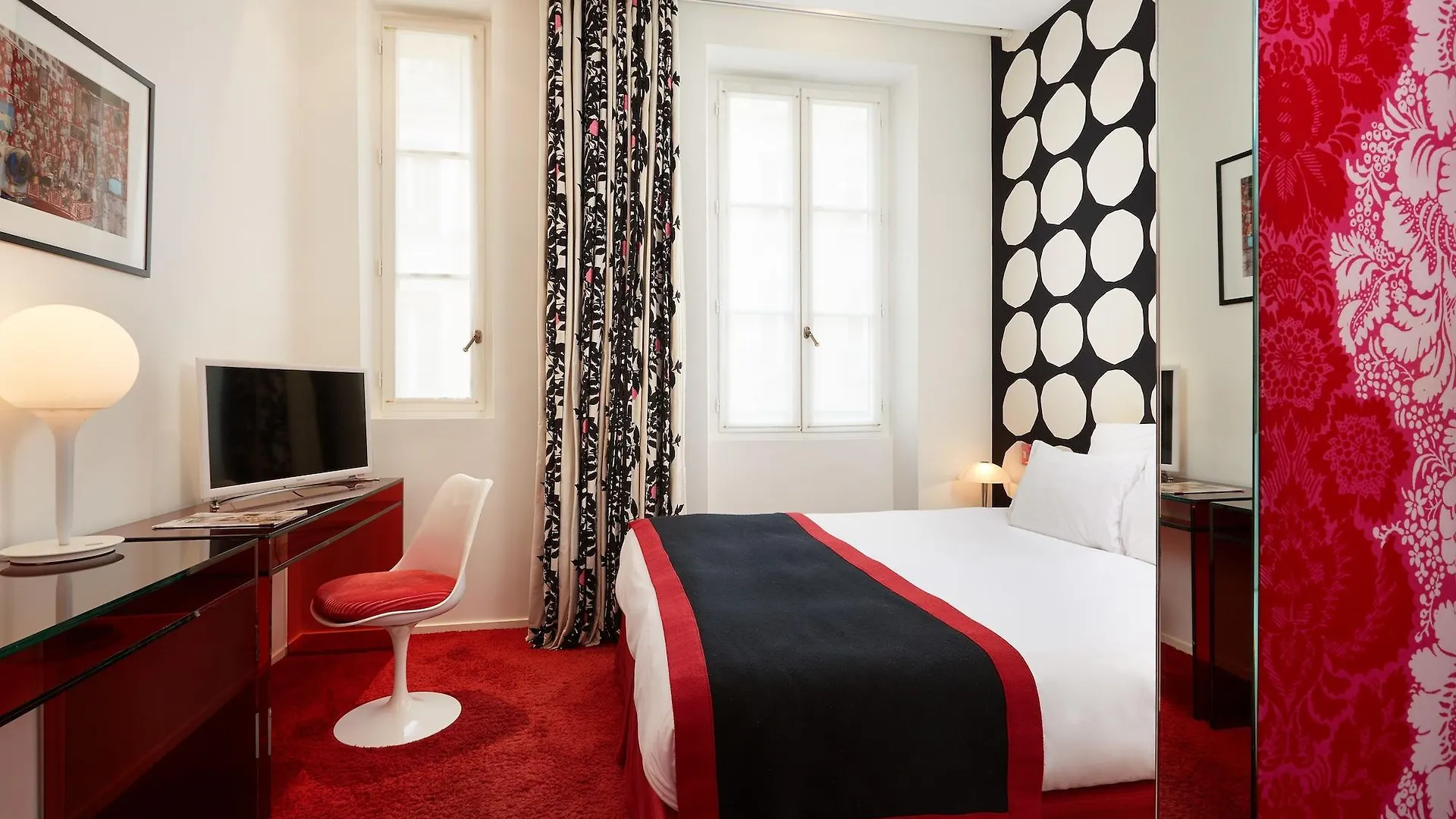 Du Petit Moulin, Haute Couture By Lacroix 4* Paris