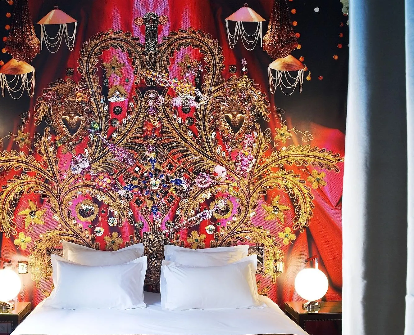 Du Petit Moulin, Haute Couture By Lacroix 4* Paris