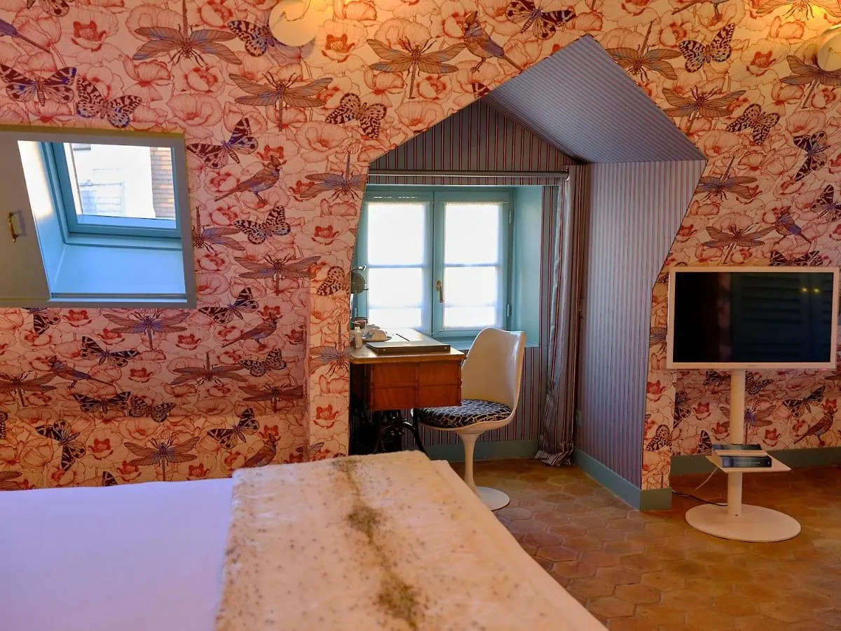 Du Petit Moulin Hotel Paris