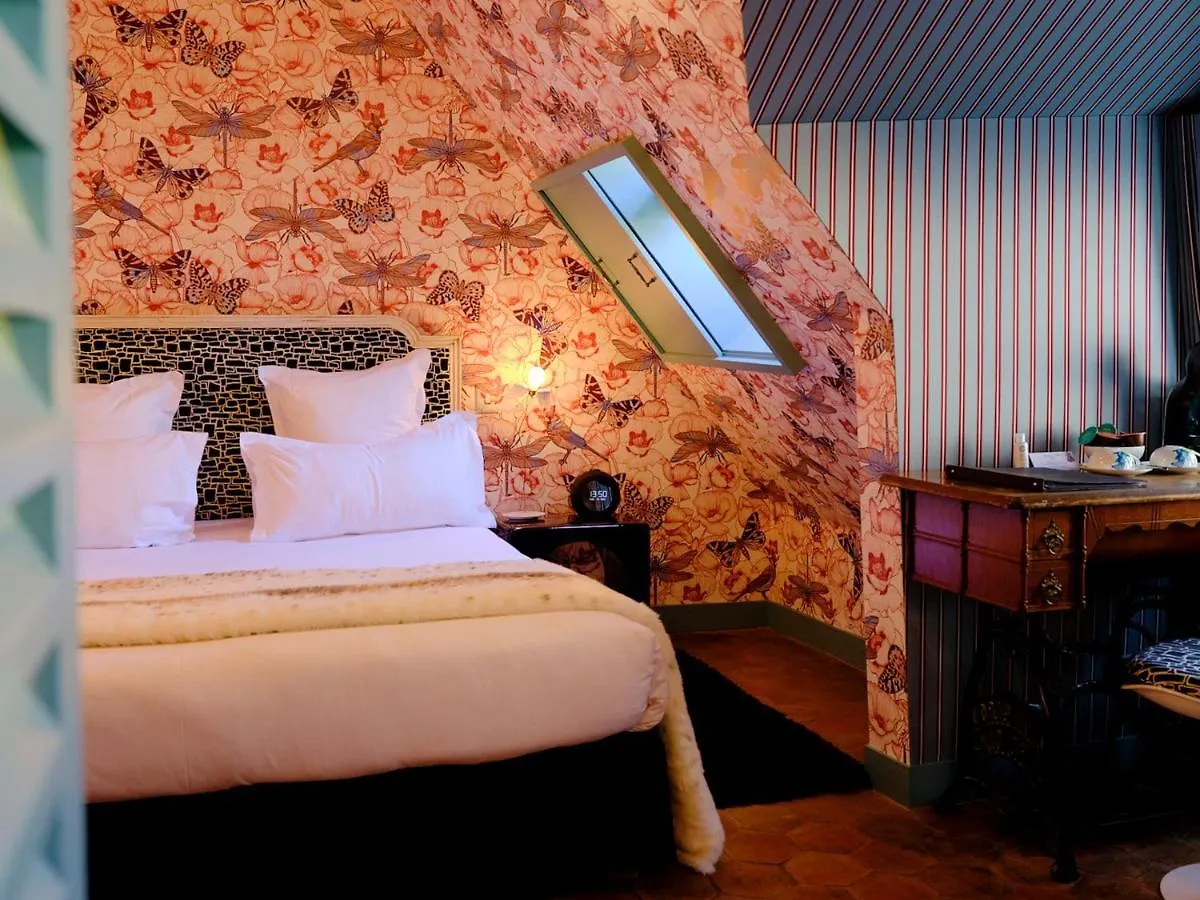 Du Petit Moulin, Haute Couture By Lacroix 4* Paris