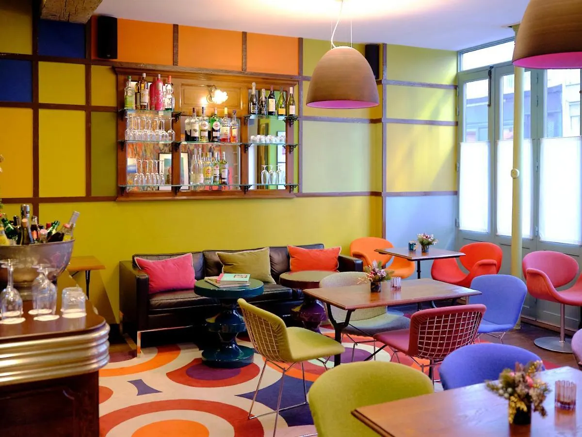 Du Petit Moulin, Haute Couture By Lacroix Hotel