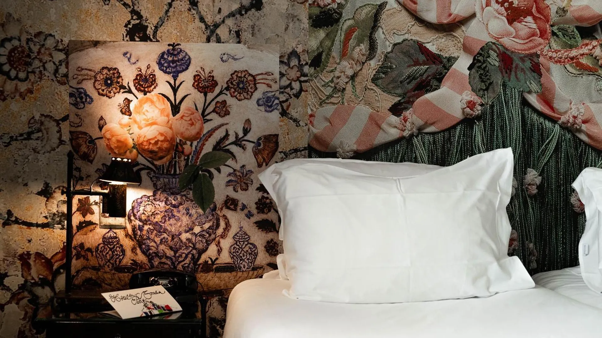 Du Petit Moulin, Haute Couture By Lacroix Hotel