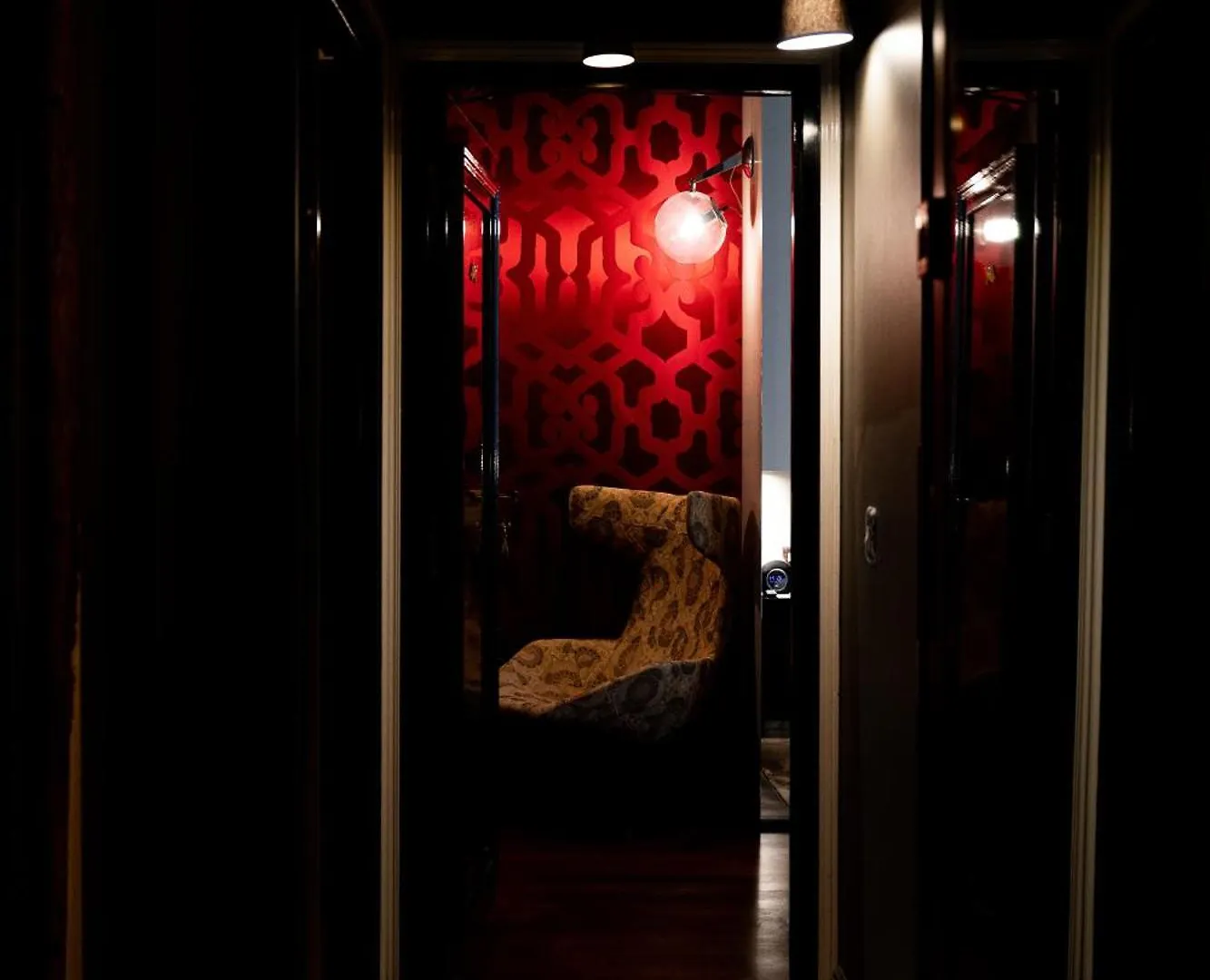 Hotel Du Petit Moulin, Haute Couture By Lacroix 4*