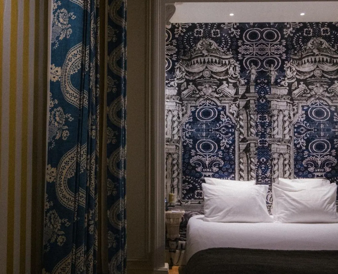 Du Petit Moulin, Haute Couture By Lacroix Hotel