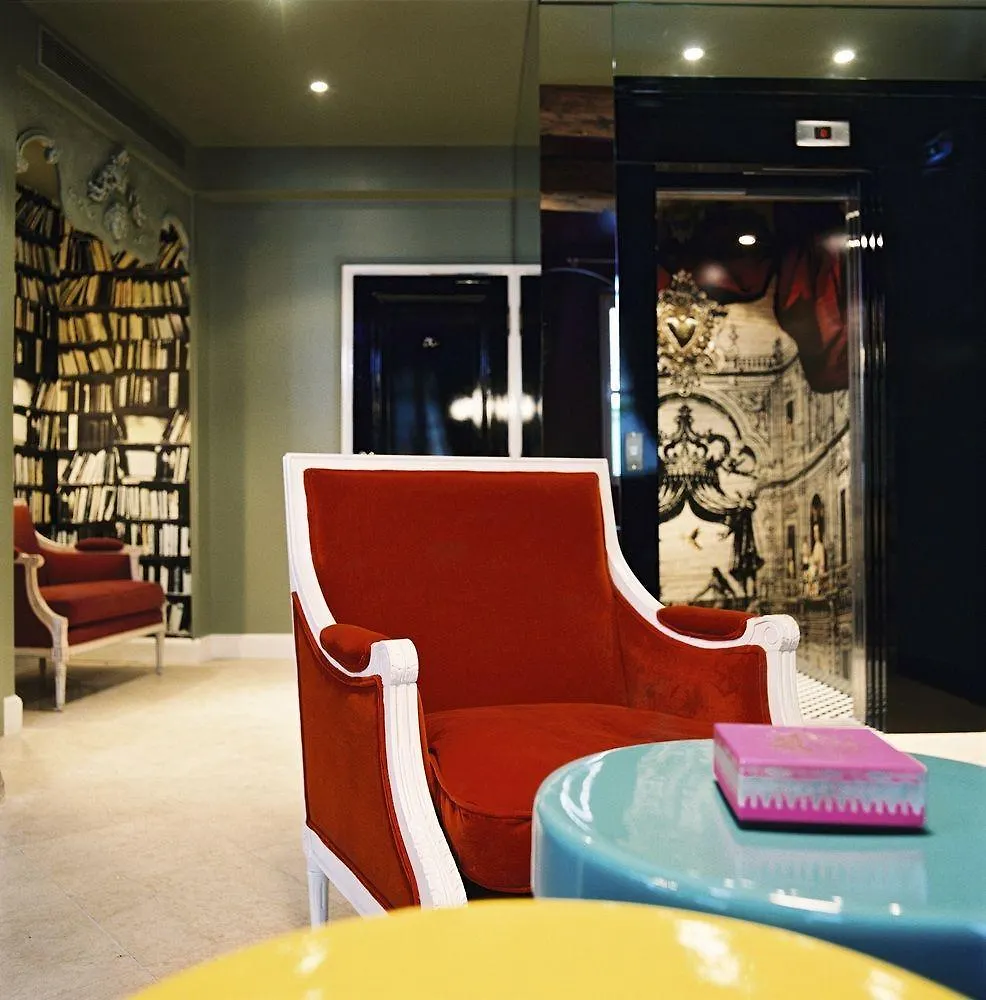 Du Petit Moulin Hotel Paris