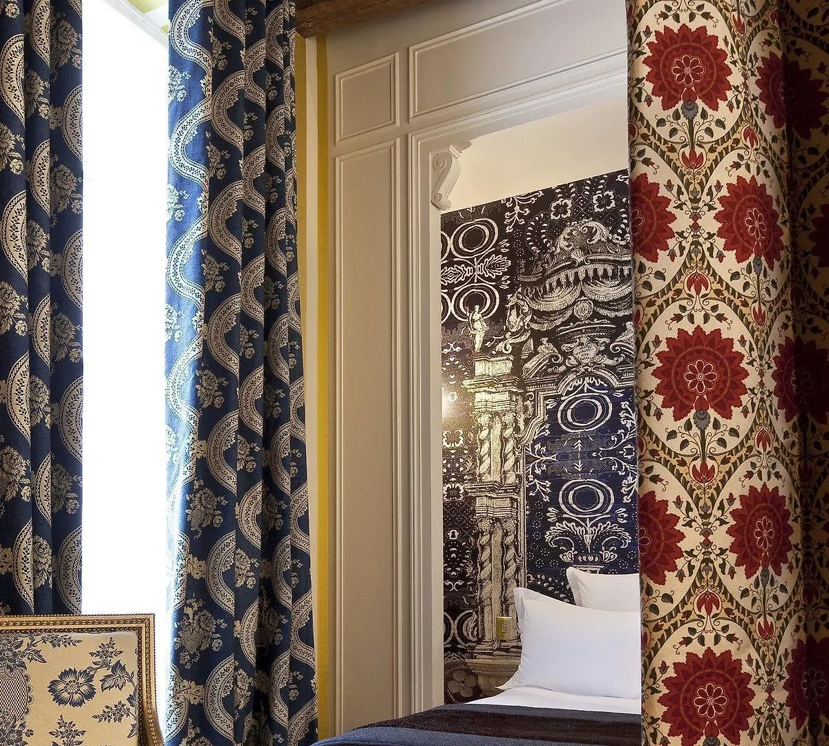 Du Petit Moulin, Haute Couture By Lacroix Hotel