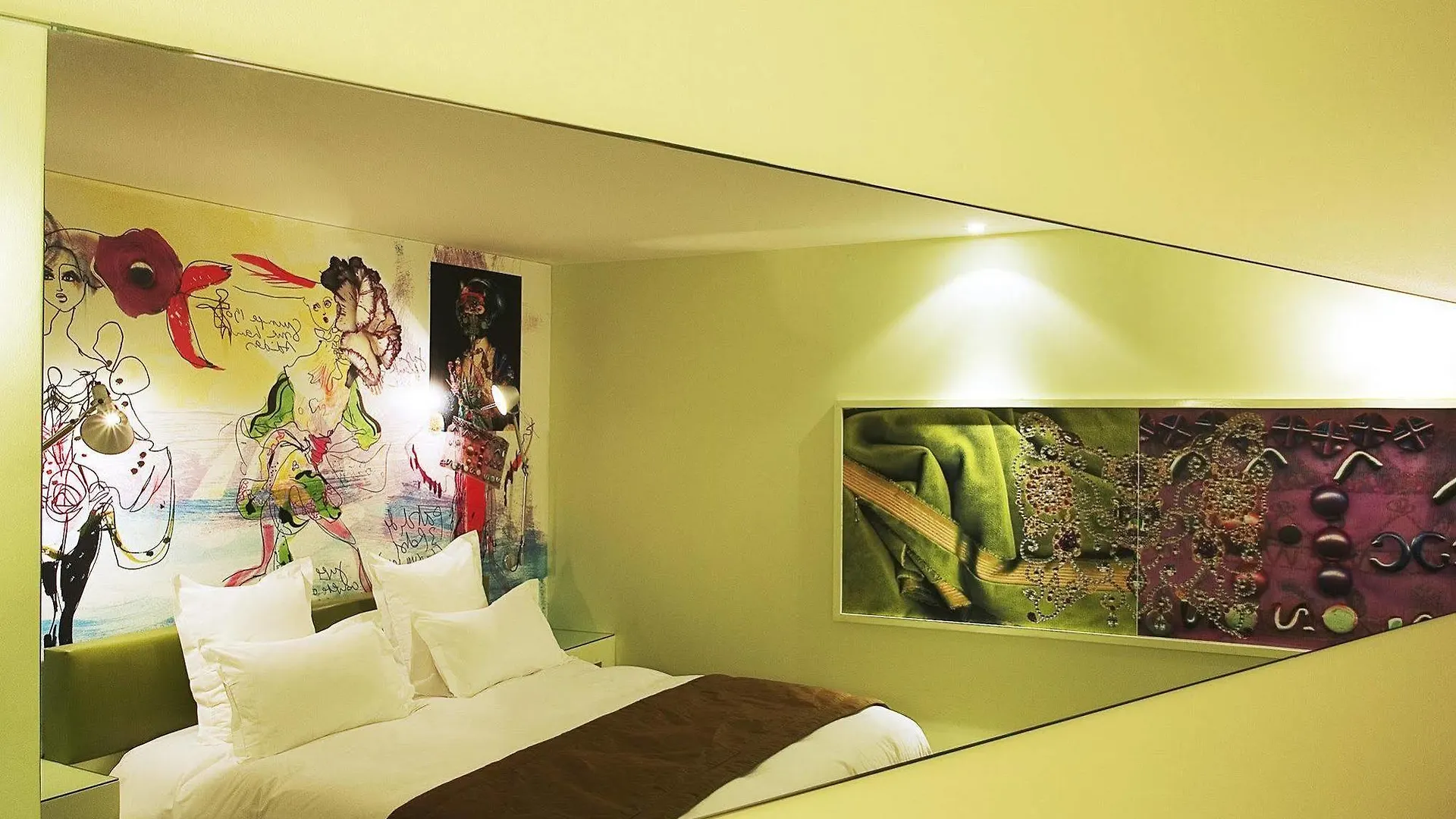 Du Petit Moulin, Haute Couture By Lacroix Hotel 4*