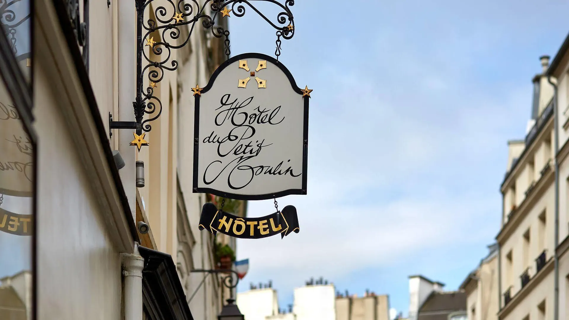 Du Petit Moulin, Haute Couture By Lacroix Hotel