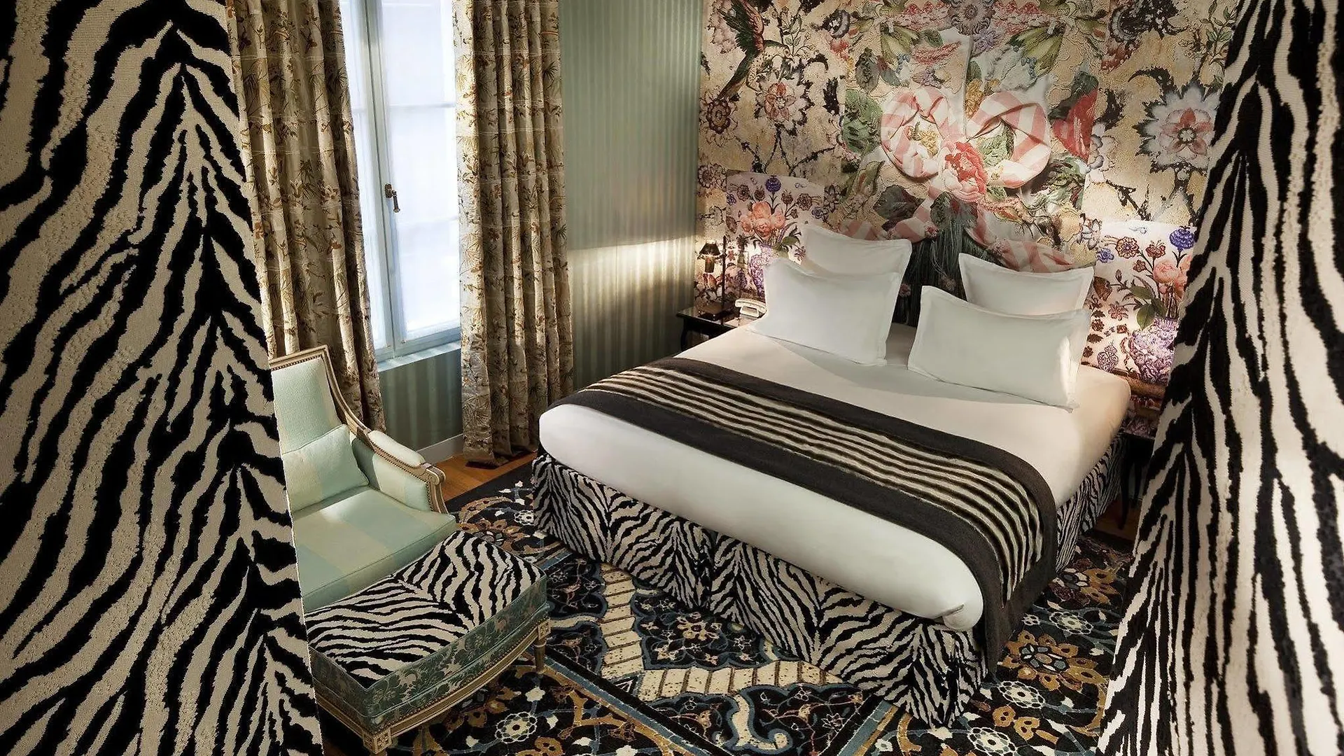 Hotel Du Petit Moulin, Haute Couture By Lacroix Paris